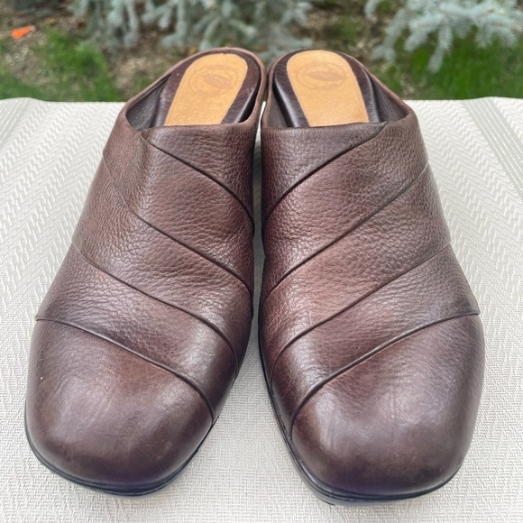 Nuture Chocolate Brown Pebbled Layer Leather Slip on Mid Heel Mule Shoe Size 8.5 - Picture 2 of 10